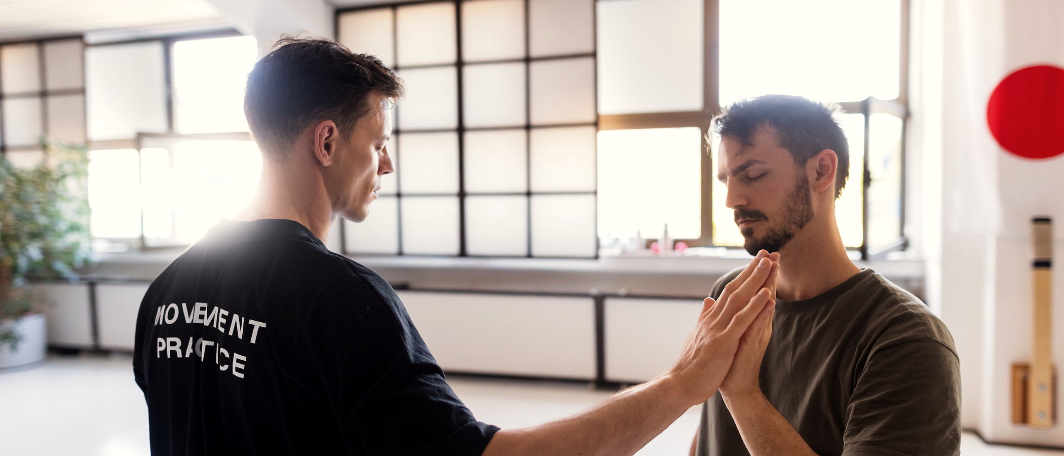 Egidijus Kel arbeitet im Einzeltraining mit einem Klienten